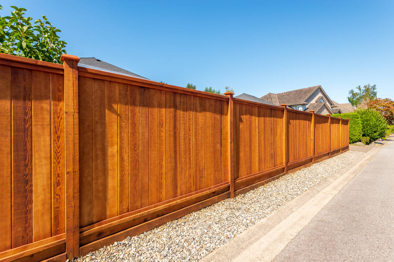 How Much Does It Cost to Fence in a Yard 